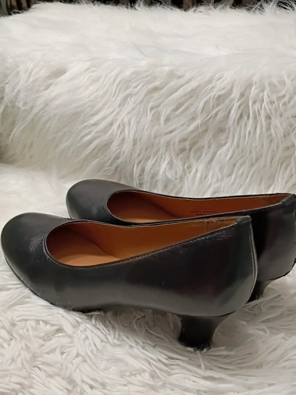 New ARRAY Flatter Black Leather Low Kitten Heel Pump 6M